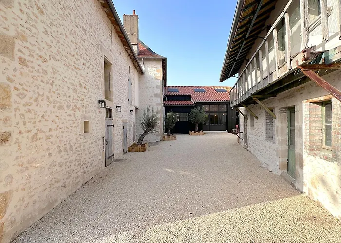 Le 14-16 Сasa de vacaciones Lussac-les-Châteaux